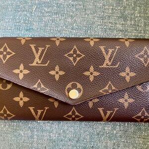 Louis Vuitton Sarah Wallet